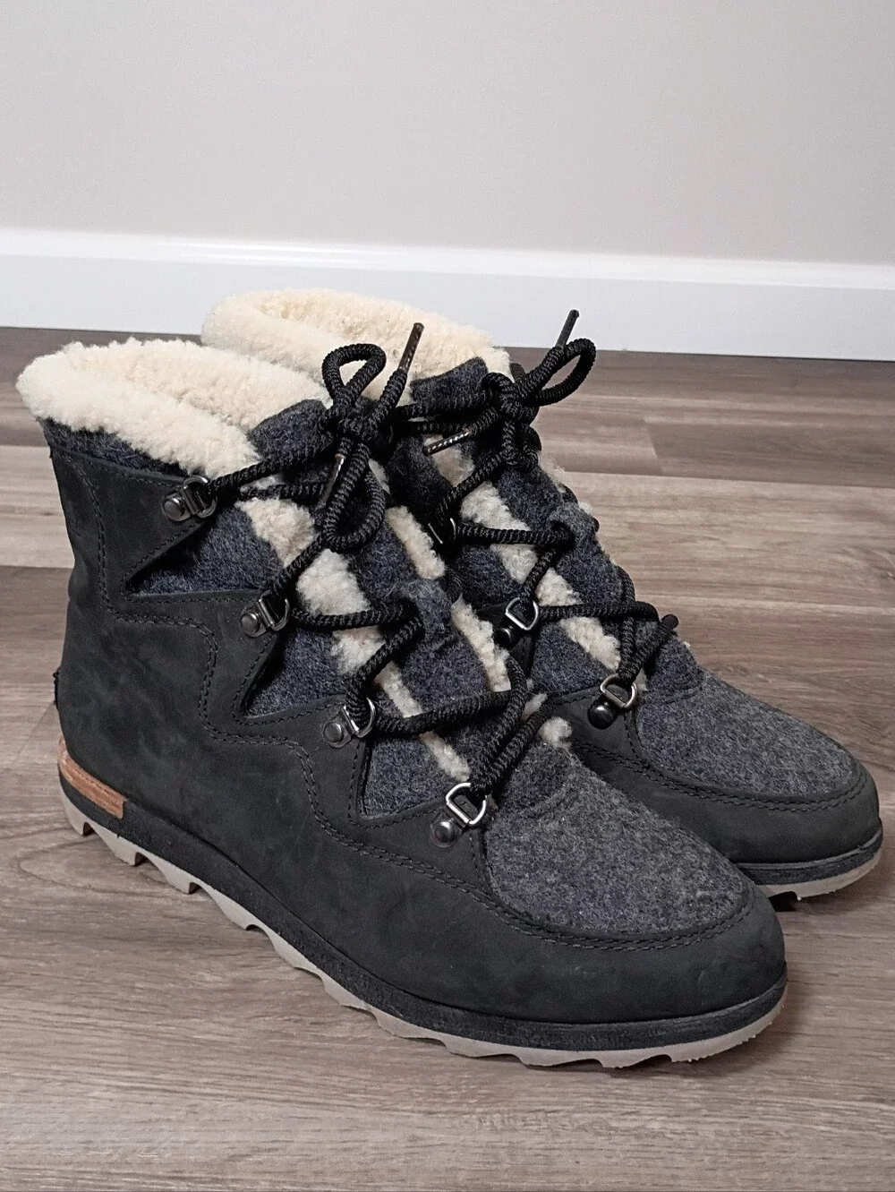 Sorel Women's Classic Casual Alpine Sneakchic Lace Up Short Snow Boots Size‎ 10